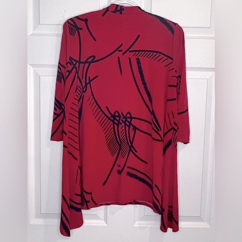 Clara SunWoo 3/4 Sleeve Geo Print Asymmetrical Hem Tunic Red/Black - Sz. Medium - Picture 4 of 4